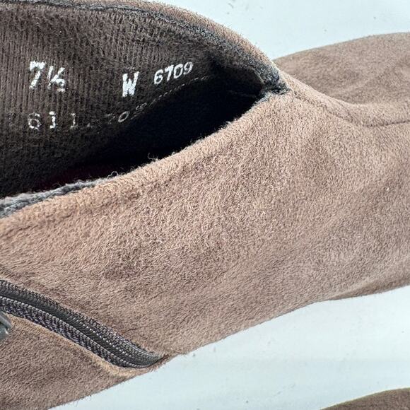 Munro Robyn Ankle Boots 7.5 7.5W Wide Brown NWOT Suede Ankle Bootie Comfort Heel - Picture 9 of 9